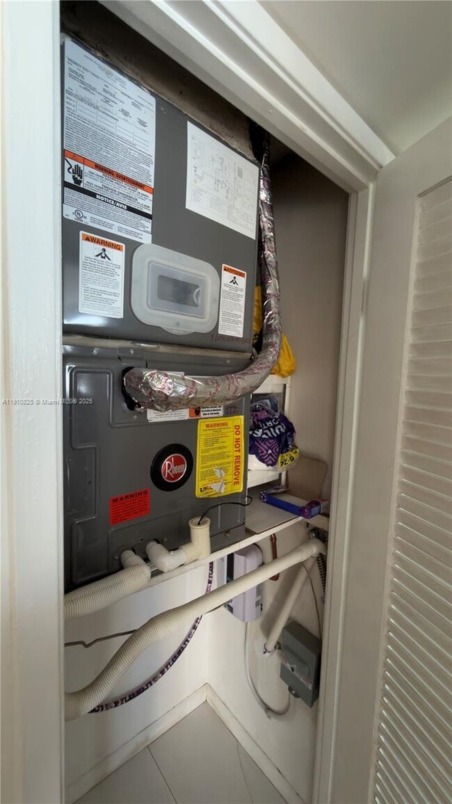 Building Photo - 400 Kings Point Dr