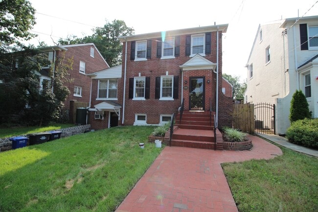 Primary Photo - A Space for you and your's in Brookland! F...