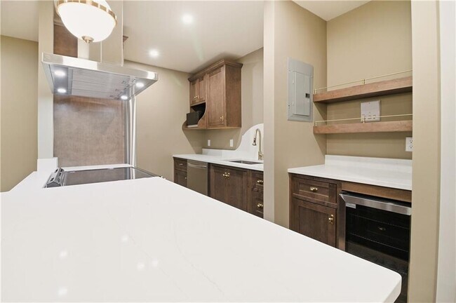 Building Photo - 388 S Main St