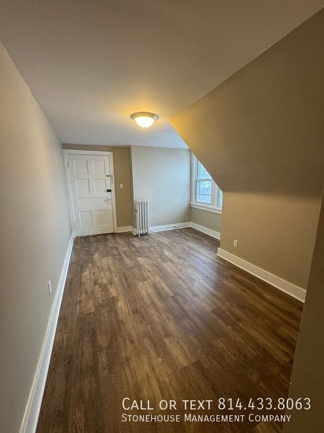 Building Photo - 422 West 10-5