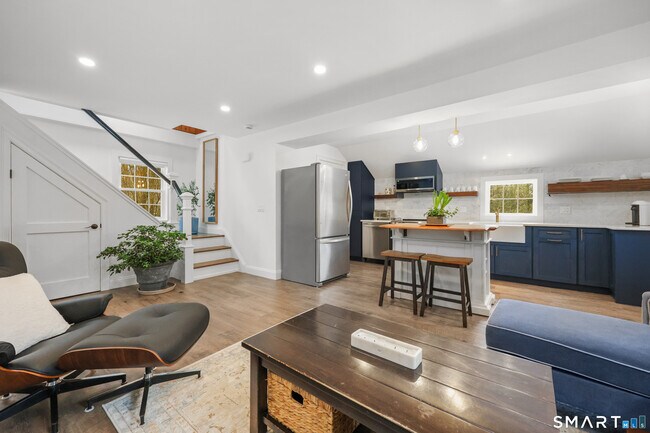 Building Photo - 167 North Ave