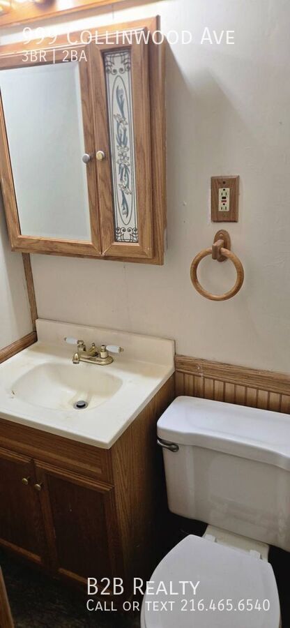 Building Photo - 999 Collinwood Ave