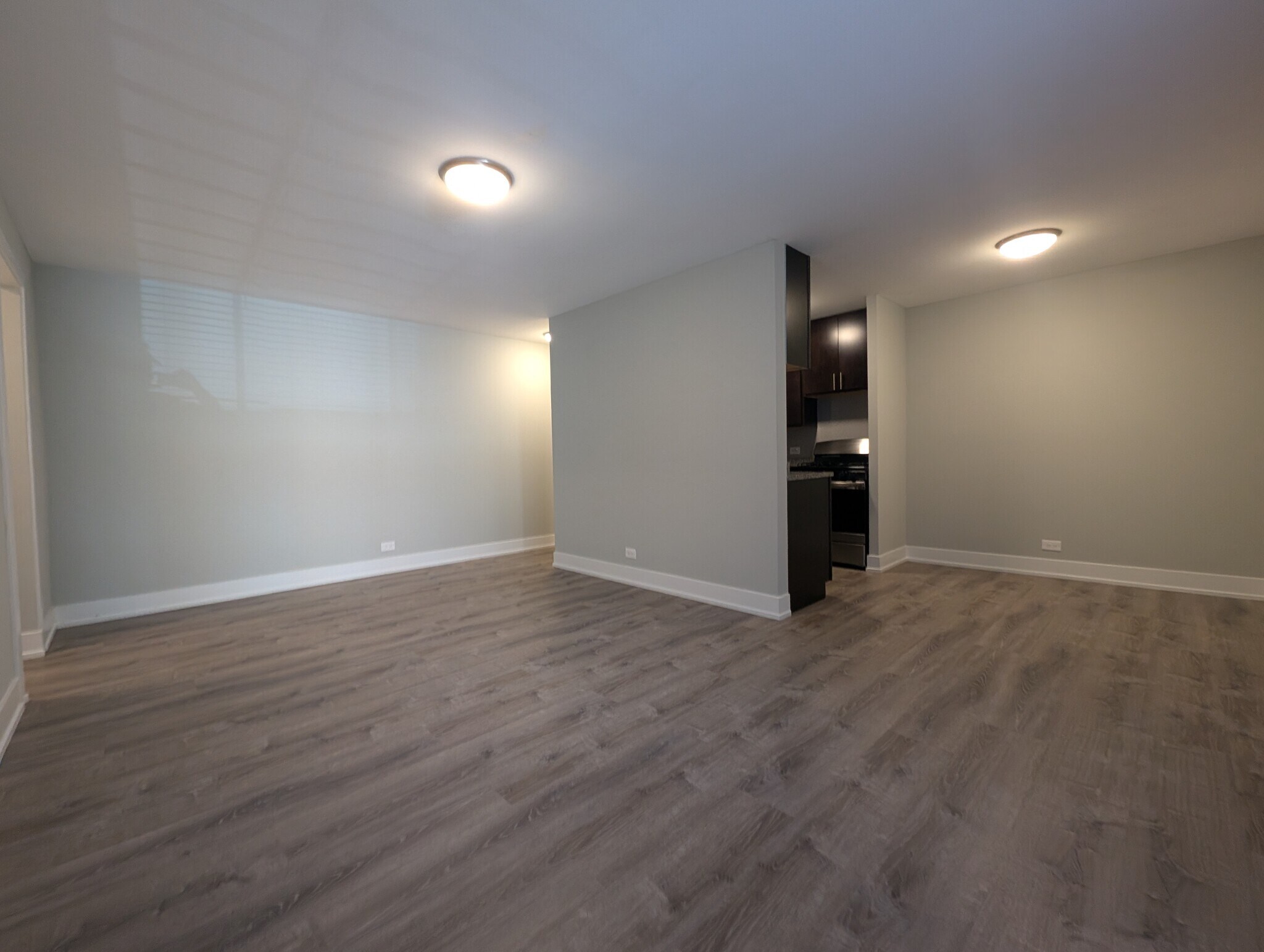 Building Photo - 542 W Surf St