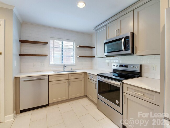 Building Photo - 1520 Mimosa Ave