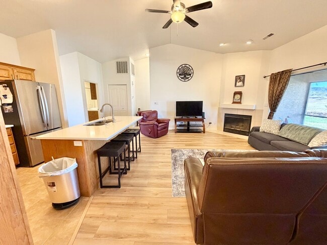 Building Photo - Furnished short term rental available! 9-Month lease!!