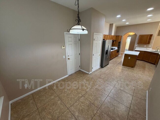 Building Photo - 9348 Sierra Spring Way