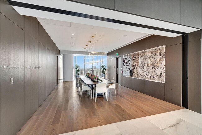 Building Photo - 300 Biscayne Blvd Way