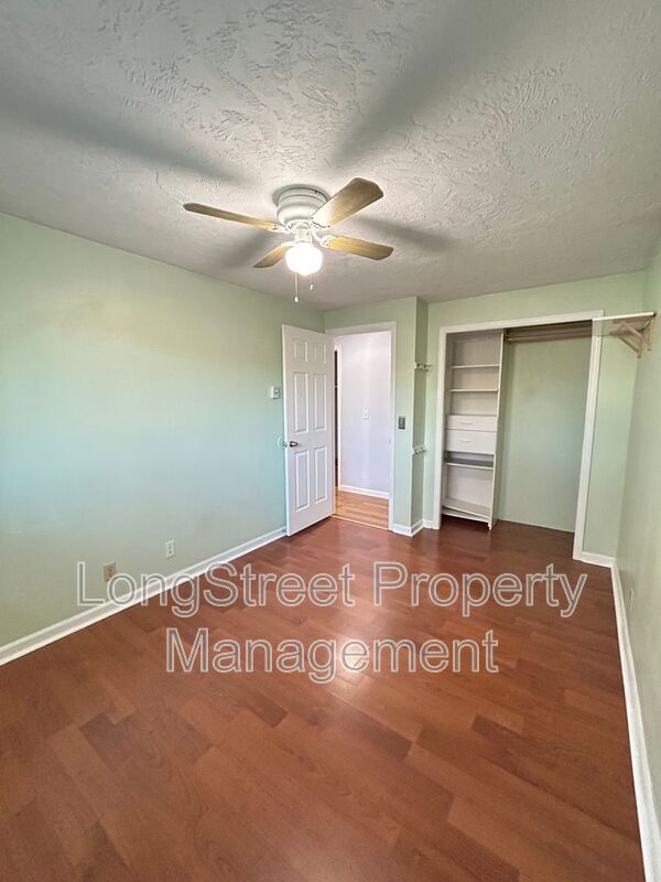 Building Photo - 2872 SE Linda St