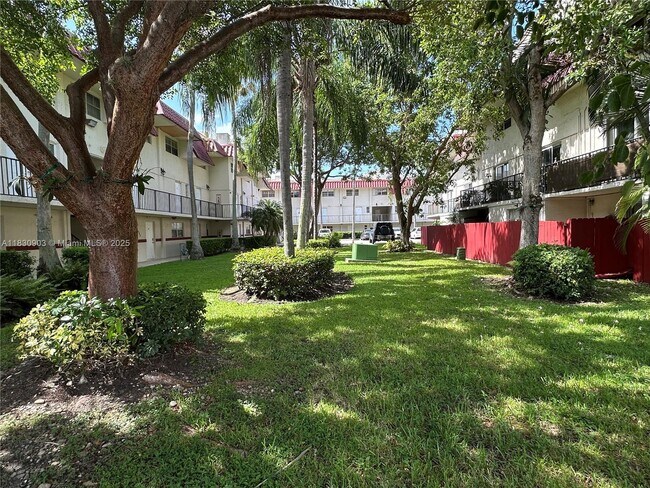 Building Photo - 6707 N Kendall Dr