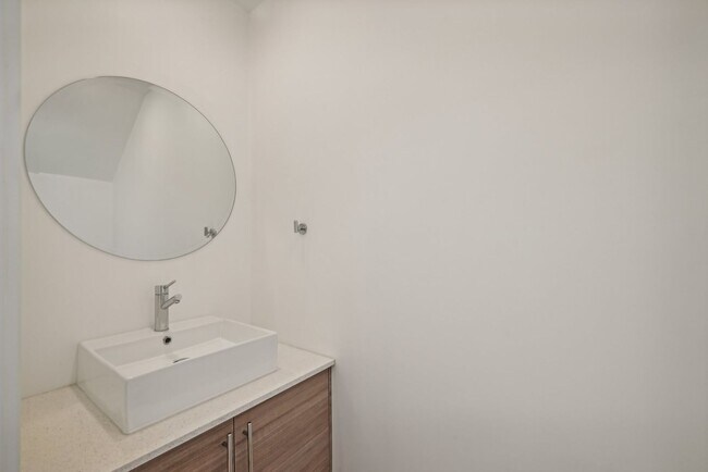 Building Photo - 2BR/2.5BA Condo in Central Ninth | Mountain Views, Solar & Walk to Everything