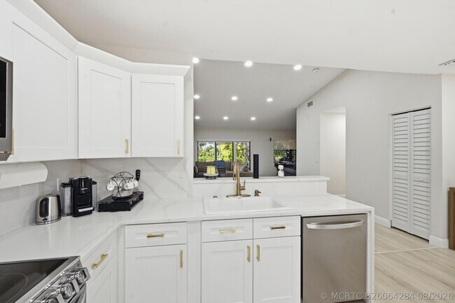 Building Photo - 10775 Waterberry Dr