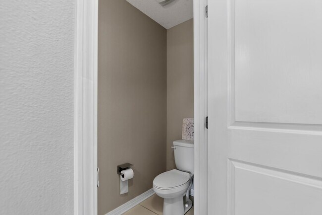 Building Photo - 451 Eisenhower Dr