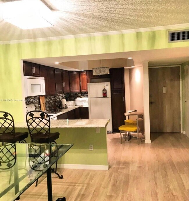Building Photo - 1301 NE Miami Gardens Dr