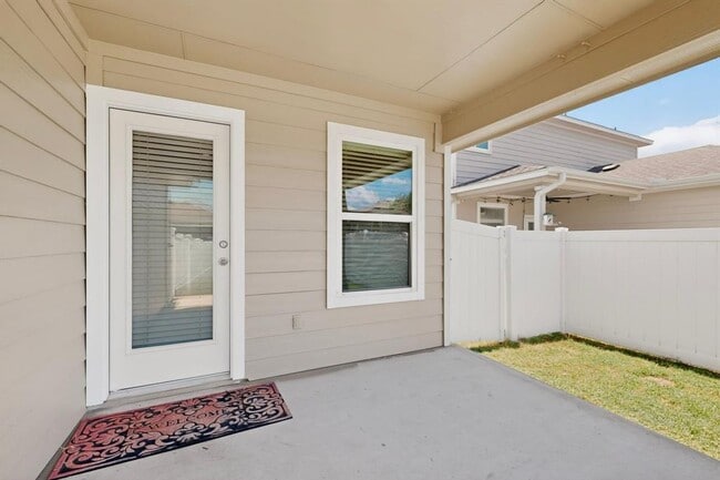 Building Photo - 18336 Friendship Hill Dr