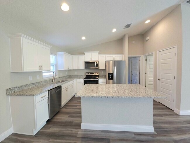 Building Photo - 15 Oak Trail