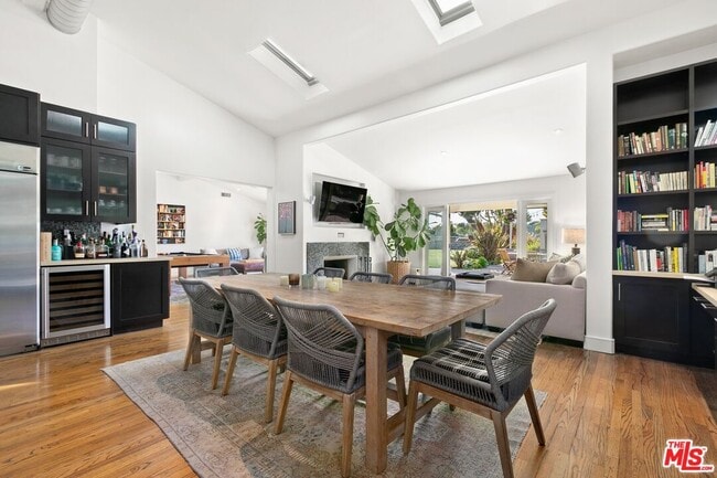 Building Photo - 843 Enchanted Way