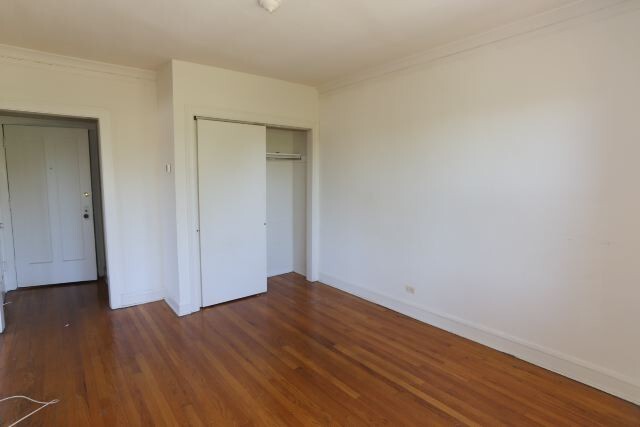 Building Photo - 4216 N Clark St