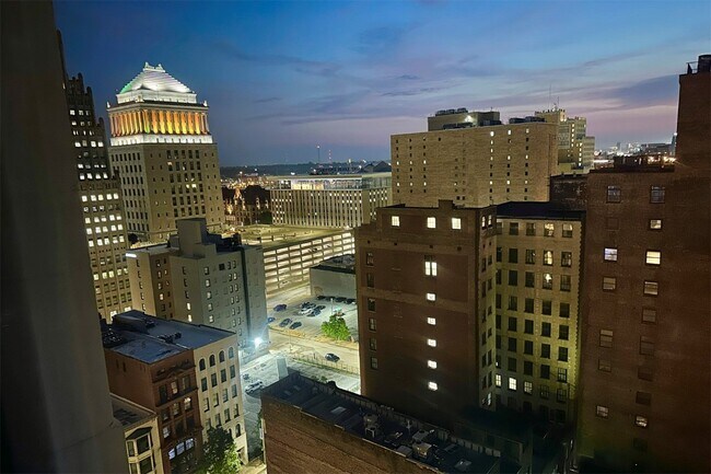 Building Photo - 915 Olive St