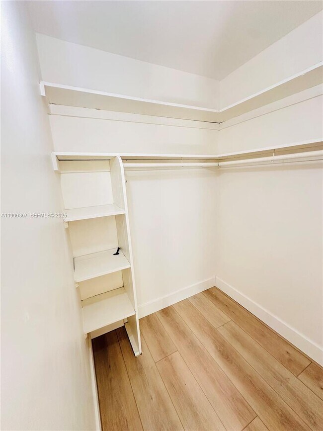 Building Photo - 5991 SW 76th St