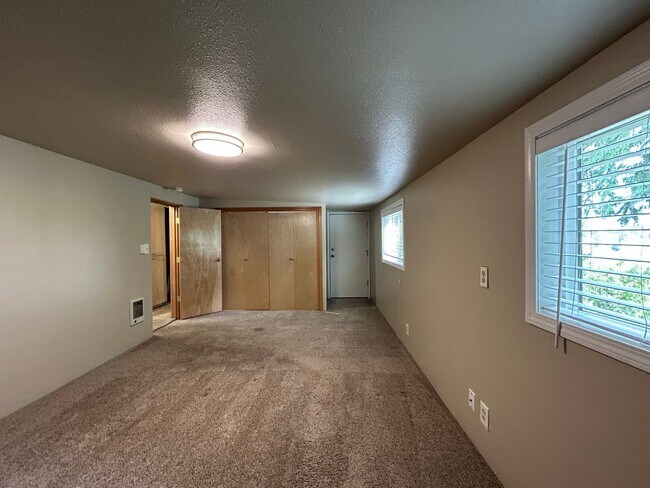 Building Photo - Stunning Views! Secluded 2 Bed, 1 Bath Gem!