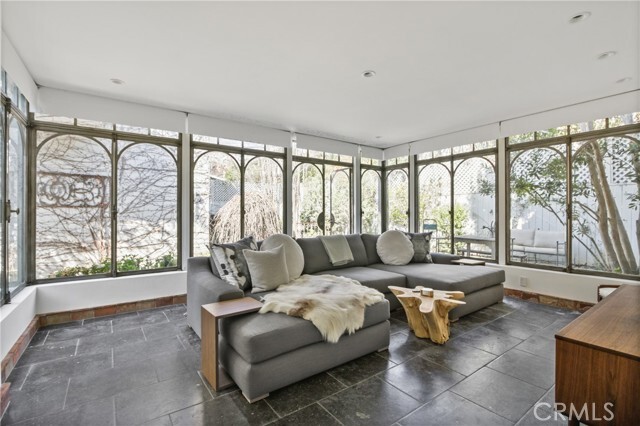 Building Photo - 464 Holly St