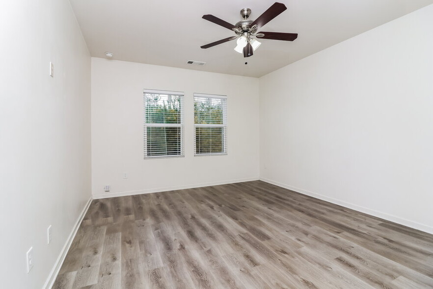 Building Photo - 7261 Lacey Dr