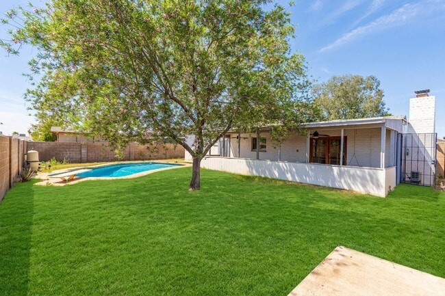 Building Photo - 5739 W Monte Vista Rd