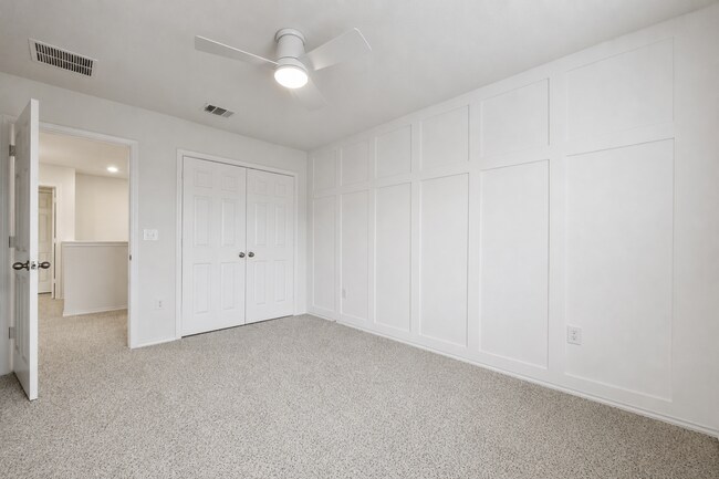 Building Photo - Beautiful 3BR Home with Open Floor Plan, Covered Patio & Private Fenced Yard in South Austin