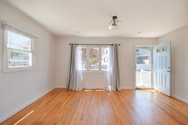Building Photo - 42 Buttonwood Rd