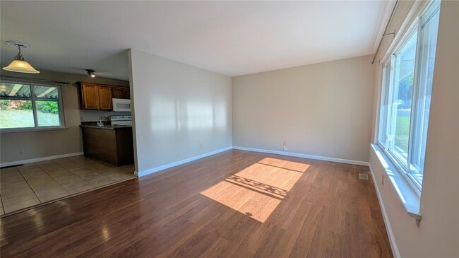 Building Photo - 3356 Clemens Dr