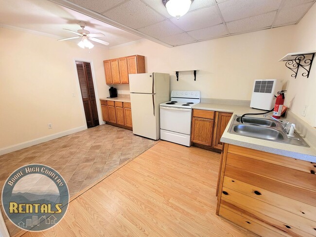 Building Photo - Gorgeous 3bd/2.5ba House With Included Downstairs Apartment