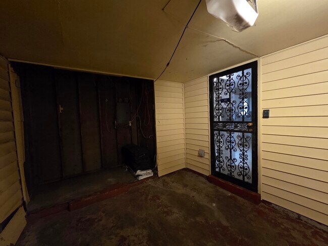 Building Photo - 2192 Lisa Ave