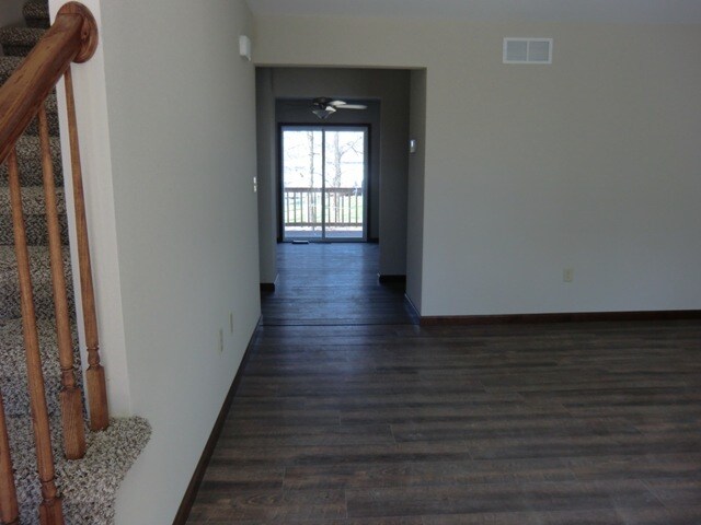 Building Photo - 1463 Village Circle Dr