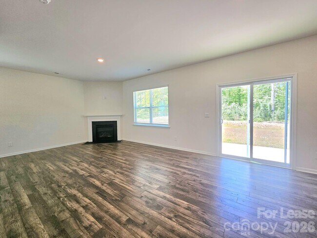 Building Photo - 3854 Rosewood Dr