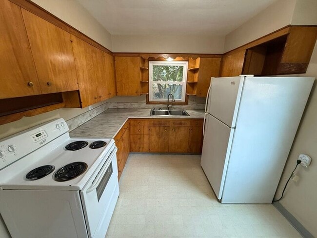 Building Photo - 595 18th St NE