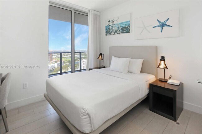 Building Photo - 4010 S Ocean Dr