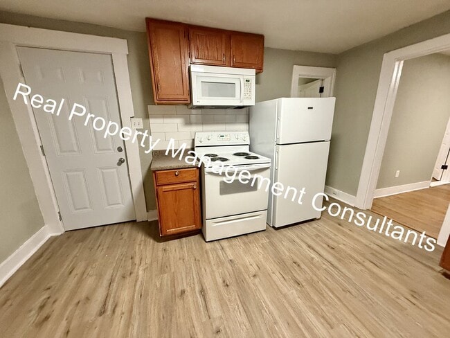 Building Photo - Updated 3-Bedroom Duplex in Kansas City, KS