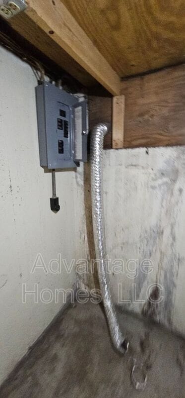 Building Photo - 908 N 70th St