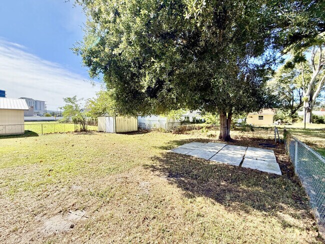 Building Photo - 5506 Staley Dr