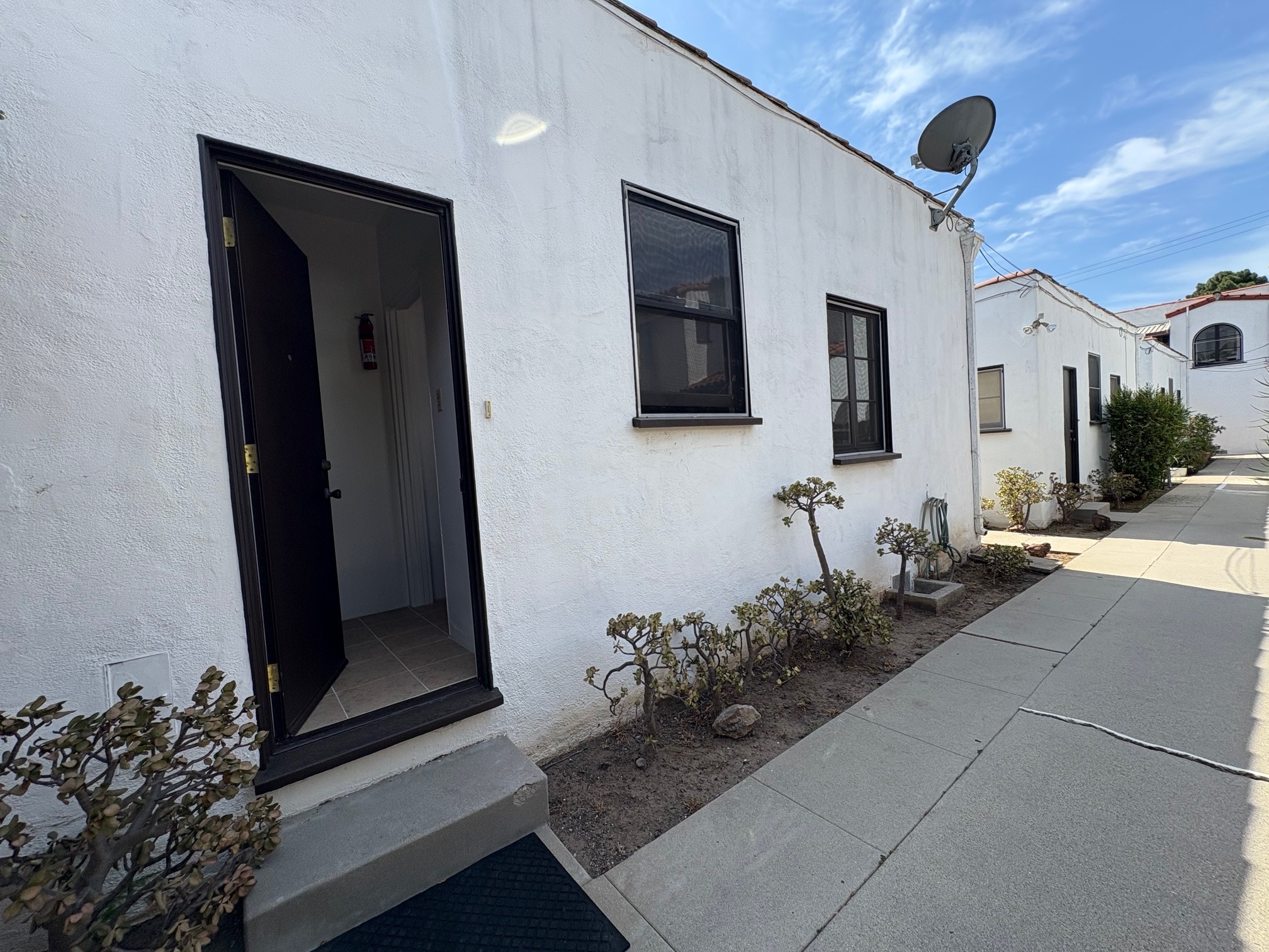 Building Photo - 1629 California Ave