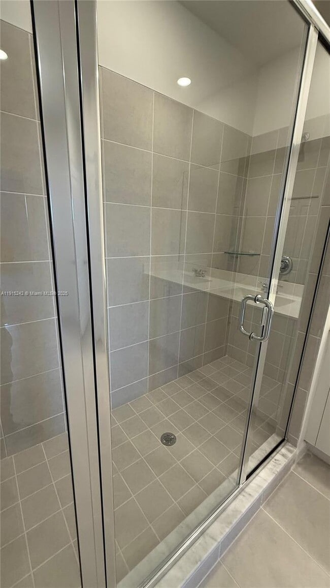 Building Photo - 2984 SE 23rd Ave