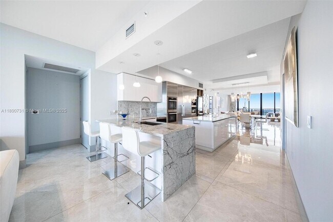 Building Photo - 5500 Island Estates Dr