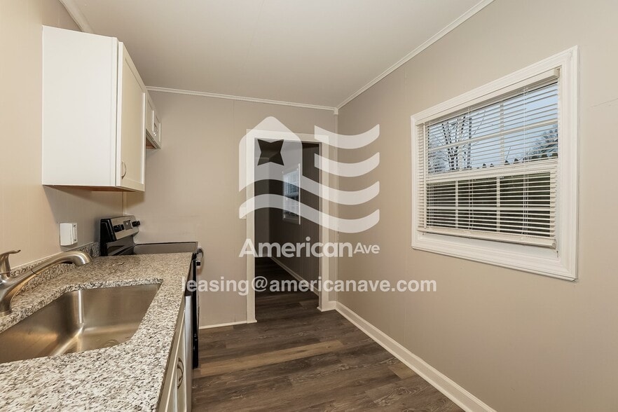 Building Photo - 2522 E 39th St