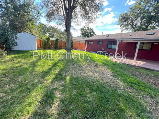 Building Photo - 3000 S Holly Pl