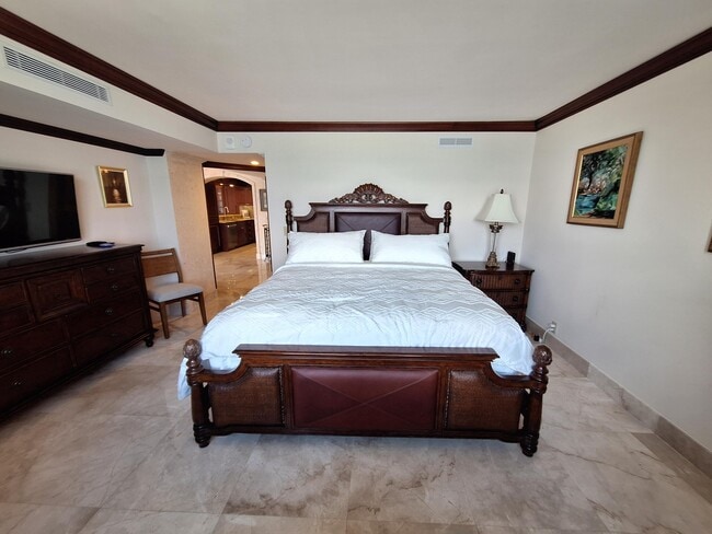 Building Photo - 3400 N Ocean Dr