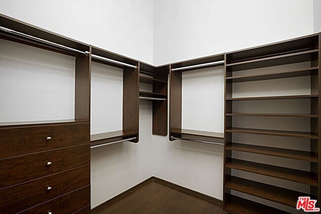 Building Photo - 1645 Vine St