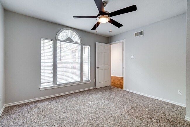 Building Photo - Pointe  360 222 - Go West - 2222 / 360 - Hill Country Paradise - 2bd / 2ba - Garage  - Pool - Nat...