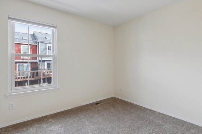 Building Photo - Charming 2-Bedroom 2 Bathroom Townhome with Finished Basement In Prime Lafayette Location!