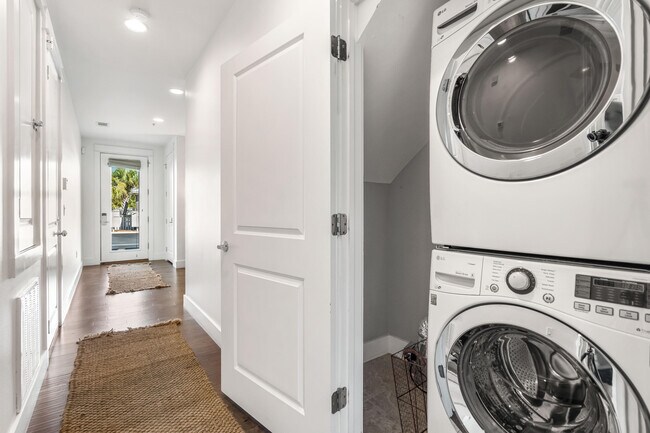 Building Photo - 4923 E County Hwy 30A