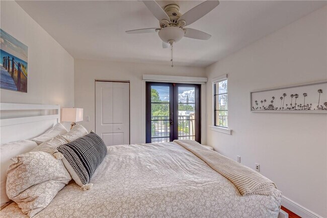 Building Photo - 1206 NE 1st St